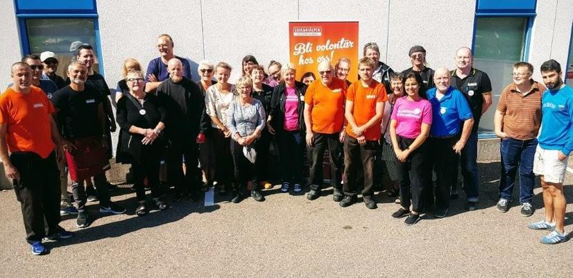 Group photo of staff and management at Erikshjälpen’s second-hand shop in Helsingborg.