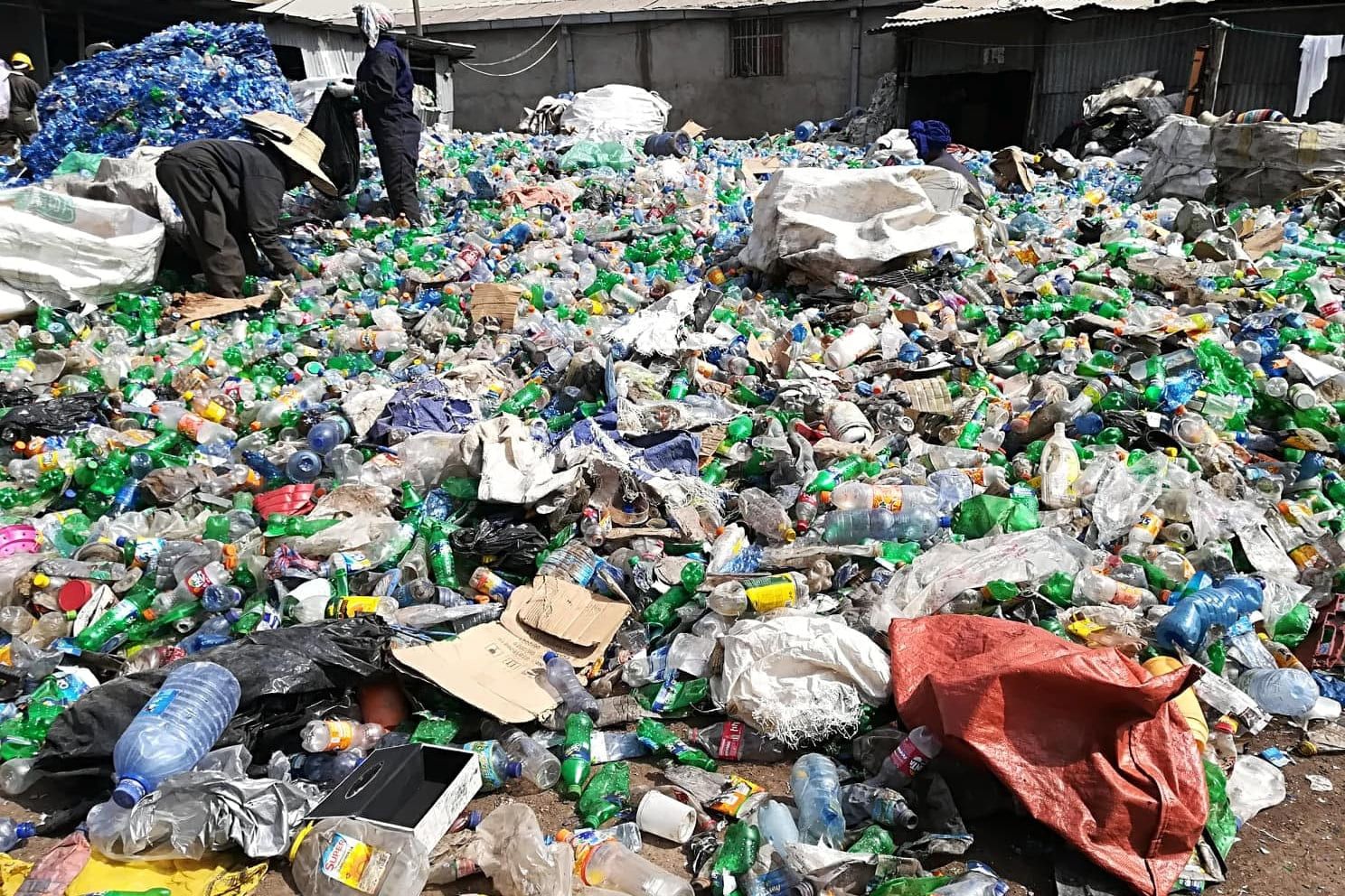 Her blir avfall levert fra Waste for Value-prosjektet sortert i Addis Abeba.