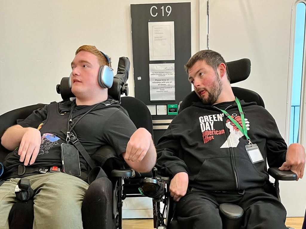 Nicholas og Harry, to deltakere i Music Spark. 