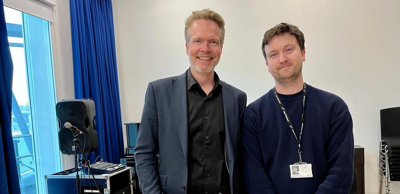 Kavlifondets Rune Mørland og musikklærer i The Glasshouse, Dean Moulding.