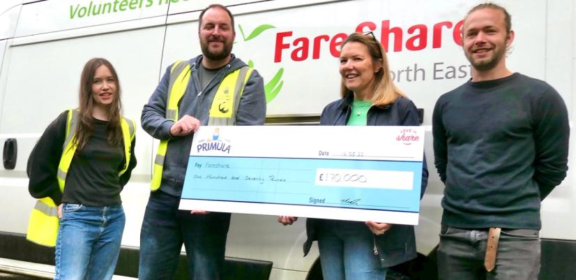 Overrekkelse av gavesjekk fra Kavlifondet til FareShare North East.