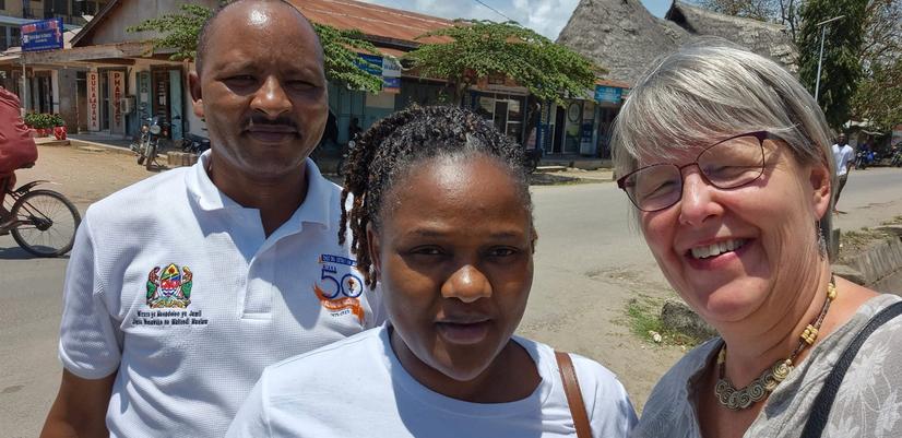F. v. nasjonale ICDP-trenere Ezekiel Assecheck og Irene Ringo, og Heidi Westborg Steel.