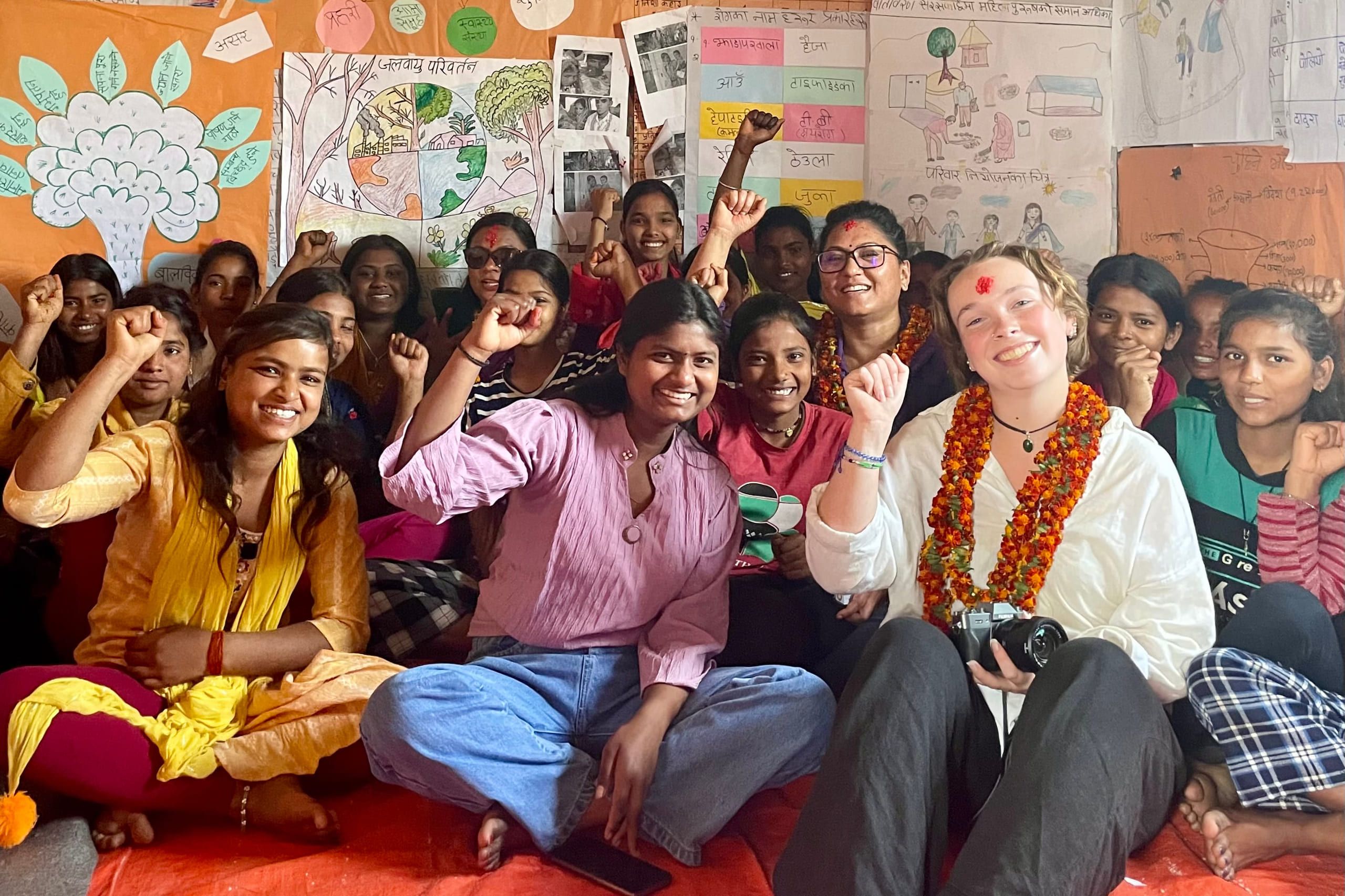 Nora Geiran Dingstad tillsammans med en Samvad-grupp som hon besökte.