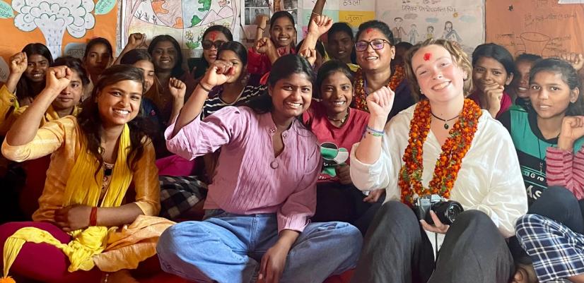 Nora Geiran Dingstad tillsammans med en Samvad-grupp som hon besökte.