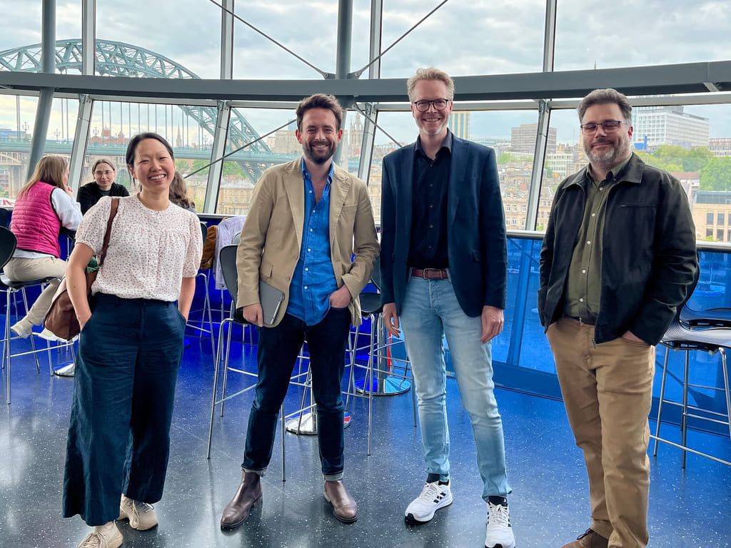 F. v. Leder for kommunikasjon i Kavlifondet, Hanne Eide Andersen, direktør ved The Glasshouse, Fraser Anderson, tildelingsansvarlig i Kavlifondet, Rune Mørland og direktør i Community Foundation i Newcastle, Adam Lopardo.