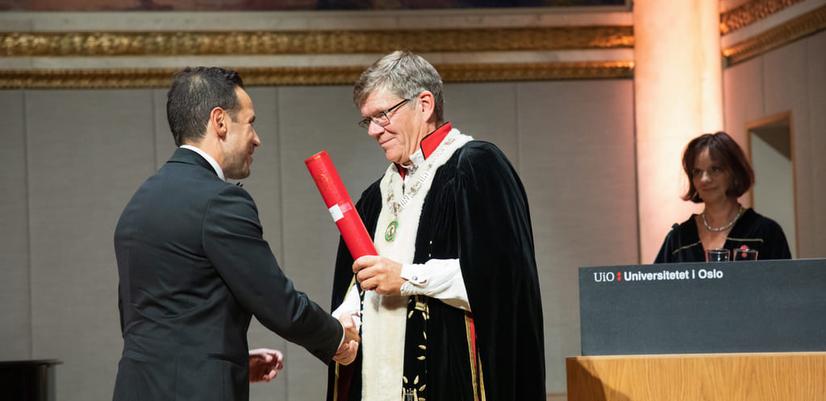 Award presentation at UiO’s annual celebration.