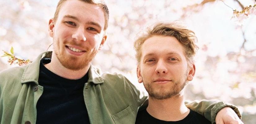 Volontärerna Marcus och Leo.