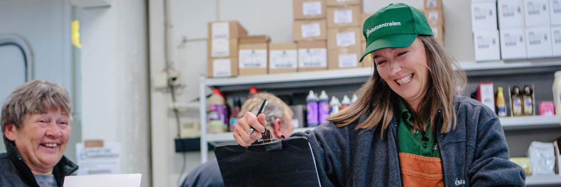 Glade medarbeidere i sving hos Matsentralen Oslo