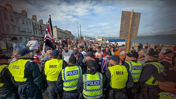 From Luxury Rooms to Protests: London’s Migration Clash