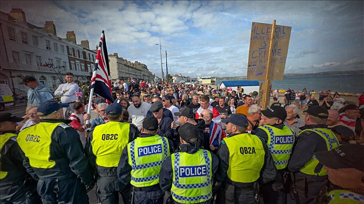 From Luxury Rooms to Protests: London’s Migration Clash