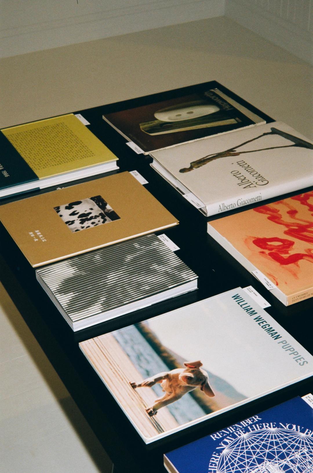 Shoppable book selection by Éditions