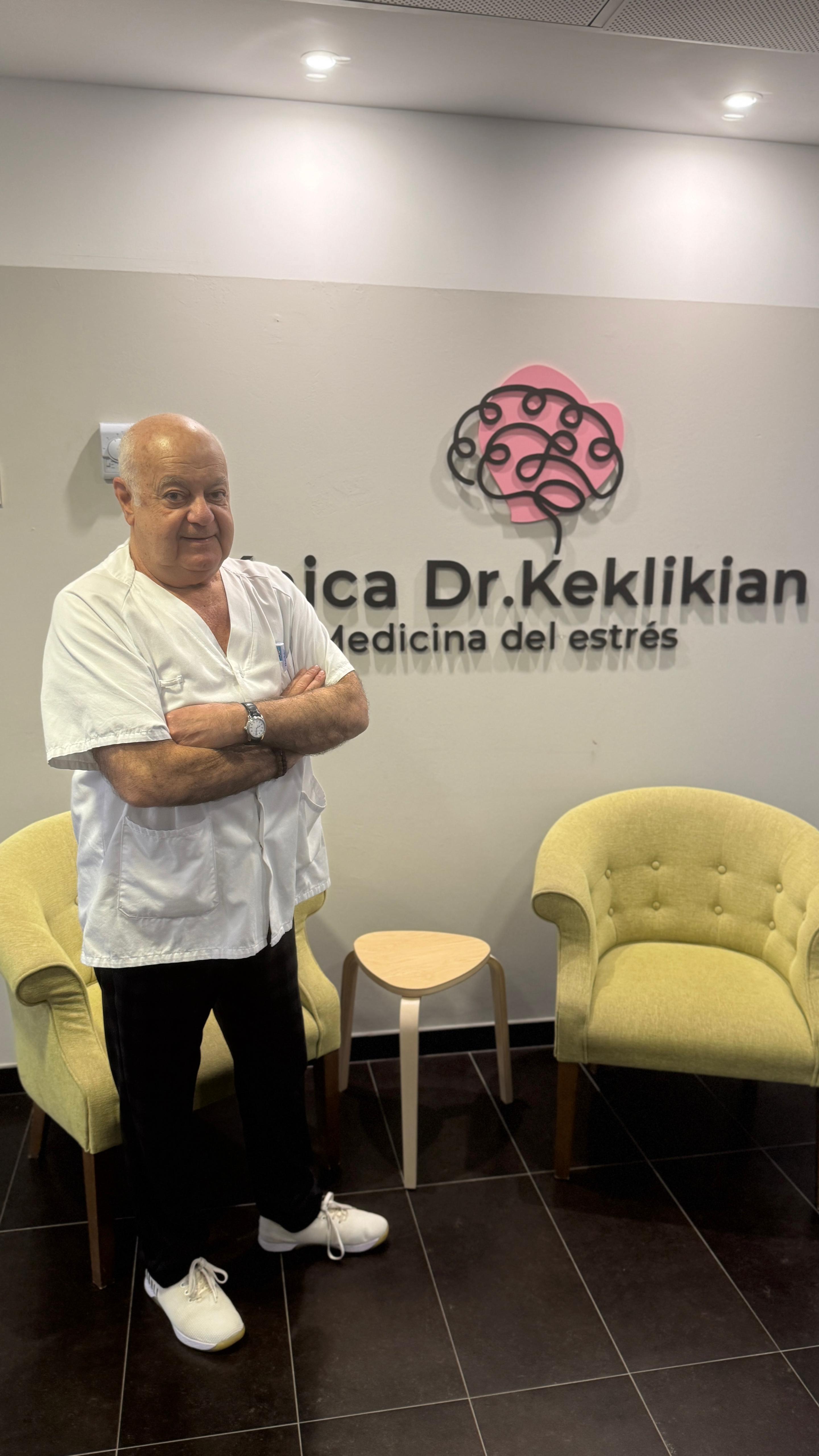 Consulta médica del Dr. Esteban Keklikian en la Clínica del Estrés  en Mallorca