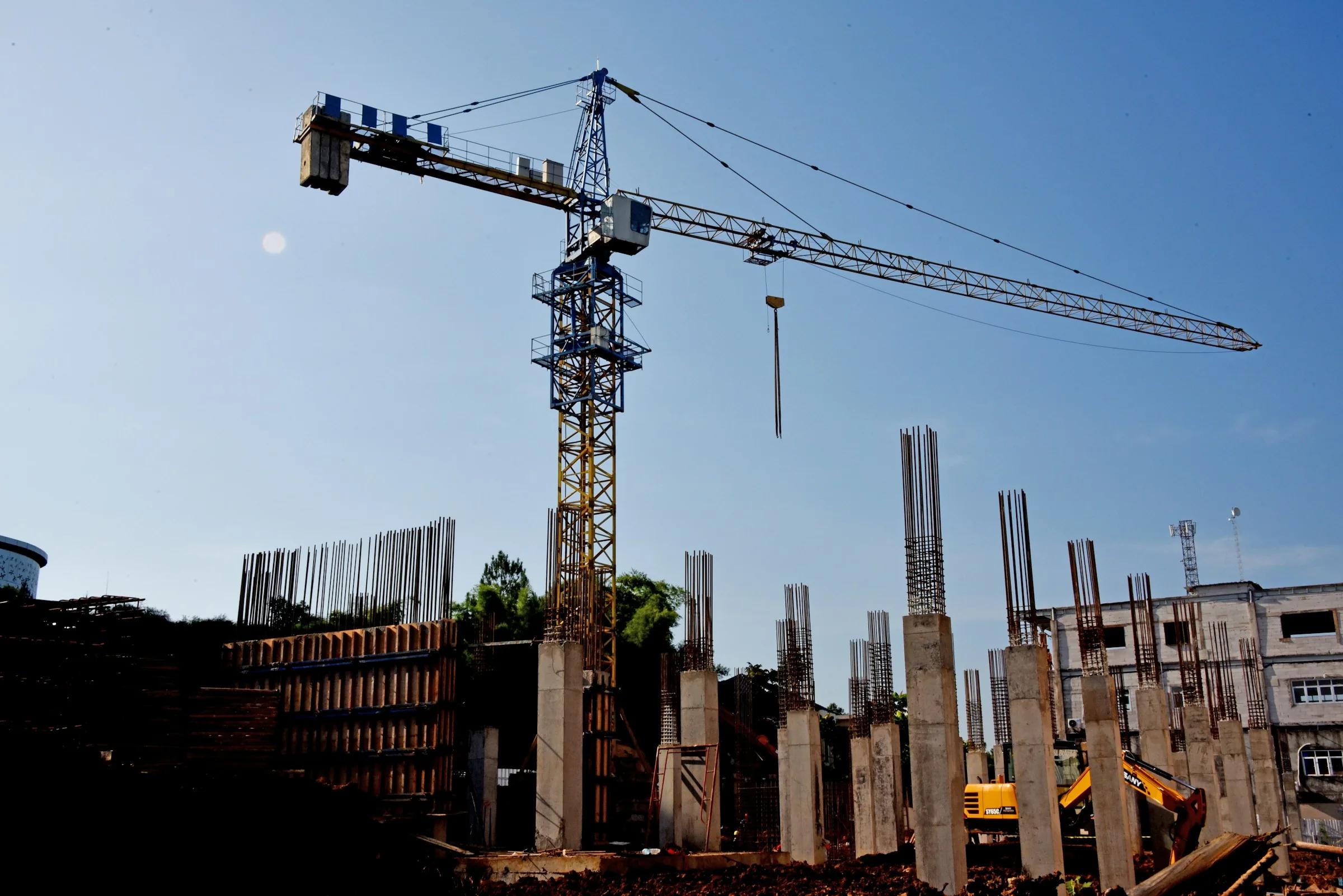 Tower crane working above concrete columns at an active construction site