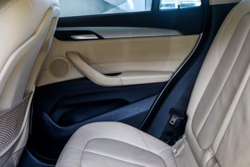 BMW X1 18 d sDrive Advantage Auto - fotografia 36