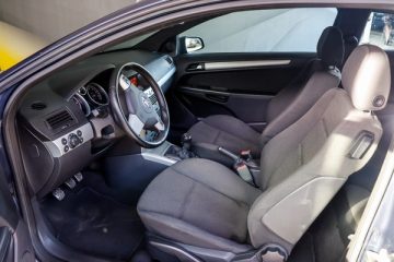Opel Astra GTC 1.9 CDTI - fotografia 28