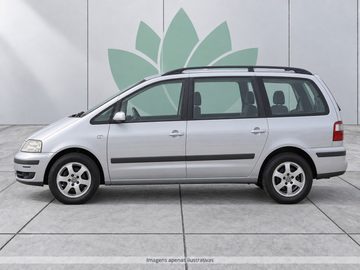 Volkswagen Sharan 1.9 TDi Confortline - fotografia 2
