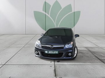 Opel Astra GTC 1.9 CDTI - fotografia 17