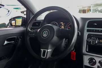 Volkswagen Polo 1.2 TSi Confortline - fotografia 26