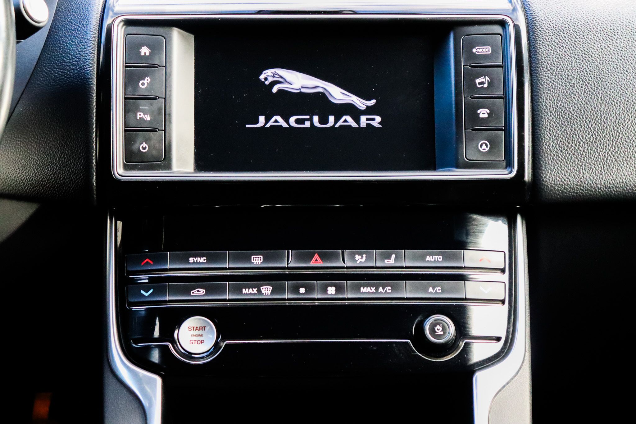 Jaguar XE 2.0 D Portfolio AWD Aut. — final