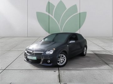 Opel Astra GTC 1.9 CDTI - fotografia 18