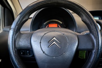 Citroën C2 1.1 SX Pack - fotografia 12