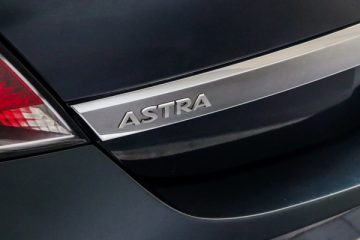 Opel Astra GTC 1.9 CDTI - fotografia 11