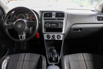 Volkswagen Polo 1.2 TSi Confortline - fotografia 25