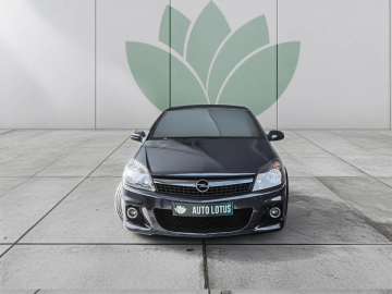 Opel Astra GTC 1.9 CDTI - fotografia 3