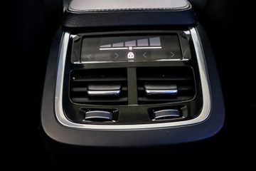 Volvo XC 90 2.0 T8 PHEV Momentum AWD - fotografia 22