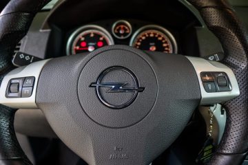 Opel Astra GTC 1.9 CDTI - fotografia 31