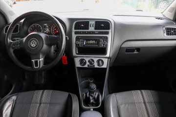 Volkswagen Polo 1.2 TSi Confortline - fotografia 15