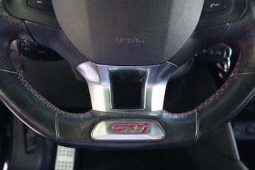 Peugeot 208 1.6 THP GTi - fotografia 40