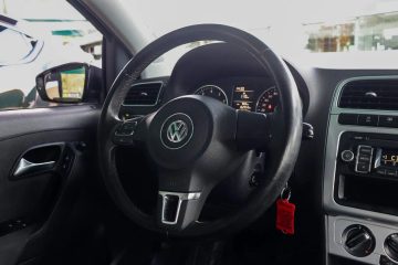 Volkswagen Polo 1.2 TSi Confortline - fotografia 14