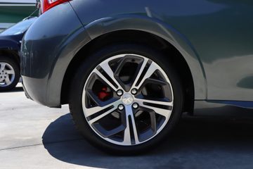 Peugeot 208 1.6 THP GTi - fotografia 35