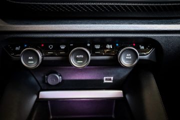 Citroën C5 X 1.6 Hybrid Plus e-EAT8 - fotografia 19