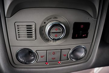 Seat Alhambra 2.0 TDI Style DSG - fotografia 47