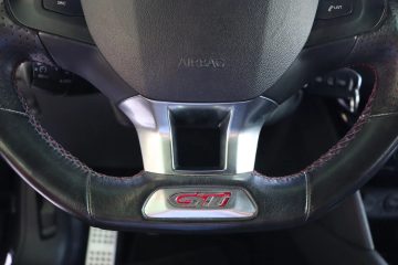 Peugeot 208 1.6 THP GTi - fotografia 18