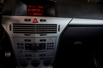 Opel Astra GTC 1.9 CDTI - fotografia 30