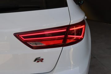 Seat Leon ST 2.0 TDI FR S/S - fotografia 8