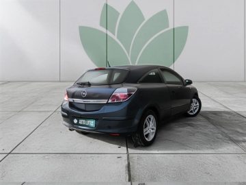 Opel Astra GTC 1.9 CDTI - fotografia 22