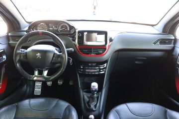 Peugeot 208 1.6 THP GTi - fotografia 10