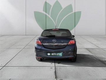 Opel Astra GTC 1.9 CDTI - fotografia 21