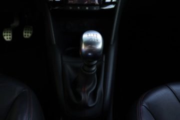 Peugeot 208 1.6 THP GTi - fotografia 46