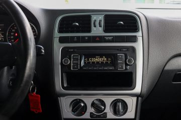 Volkswagen Polo 1.2 TSi Confortline - fotografia 12