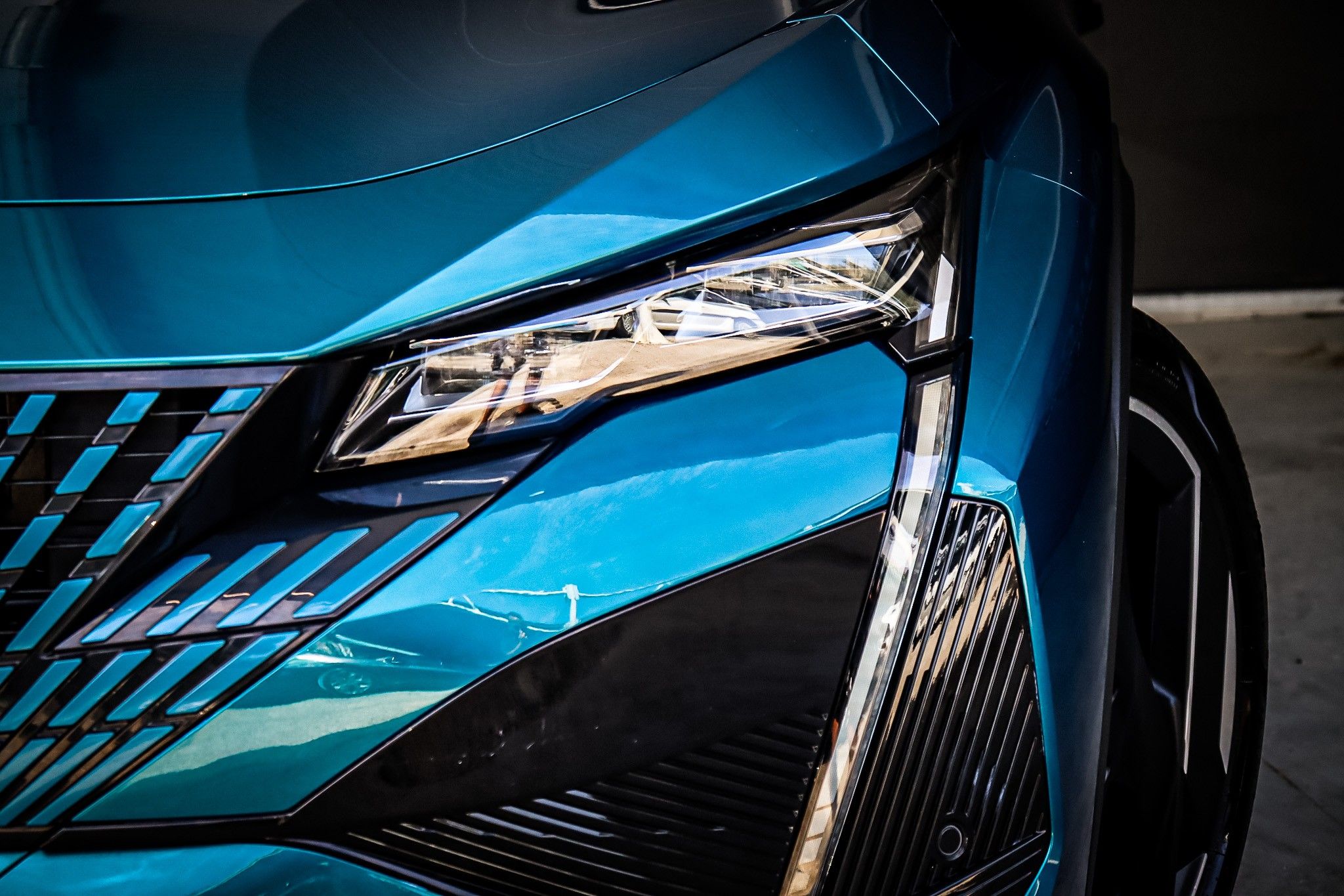 Peugeot 408 1.6 Hybrid GT e-EAT8 — o que distingue
