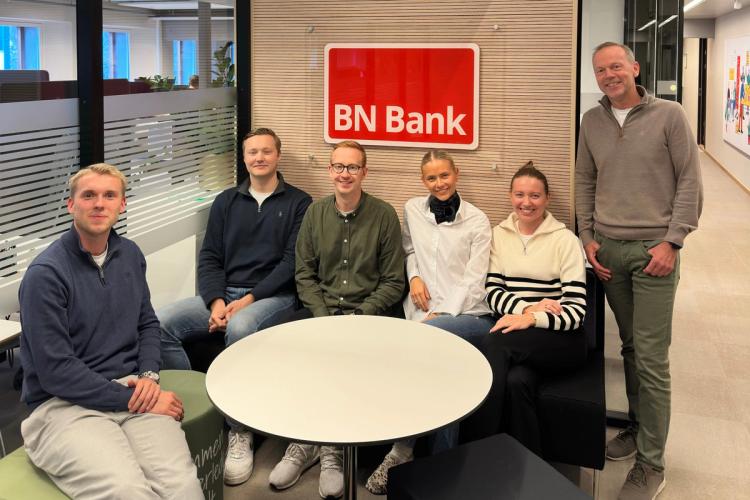 Teambilde av de seks rådgiverne hos BN Bank som bistår Finit-kunder