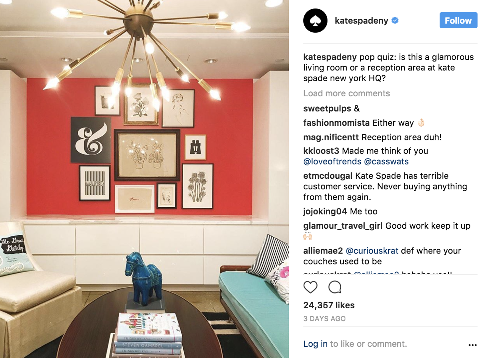 Publicación de Instagram de Kate Spade New York con una sala de pared roja y una estatua de caballo azul.