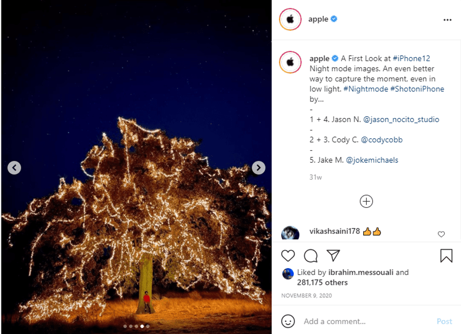 Publicación en Instagram de un hombre parado bajo un árbol con luces de hadas en la noche