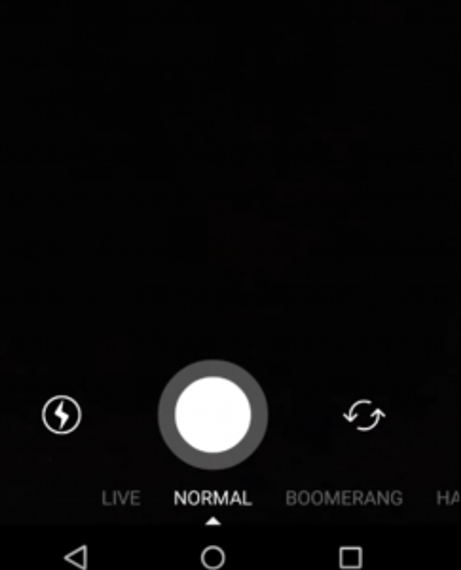 Imagen que muestra el proceso de lanzamiento de un video en vivo en Instagram.