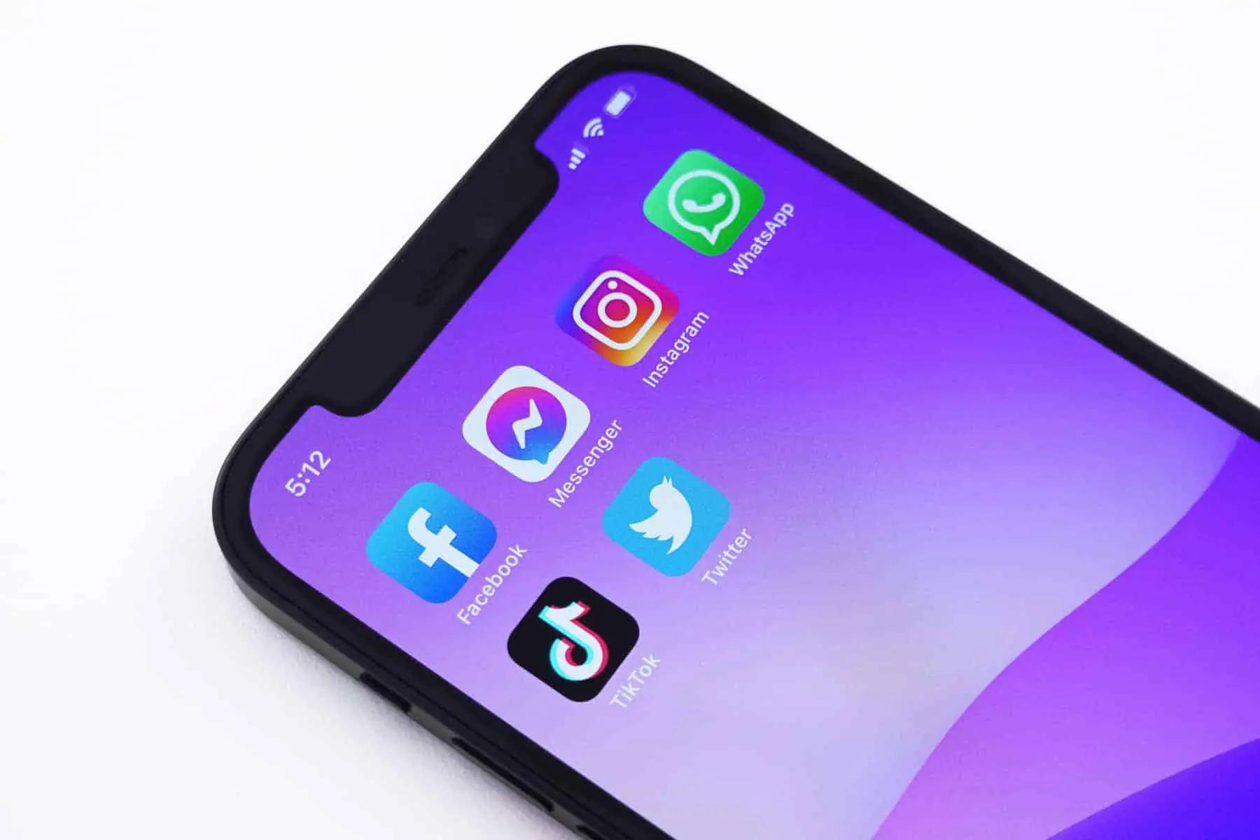 Phone home screen showing WhatsApp, Instagram, Messenger, Facebook, Twitter and TikTok app icons